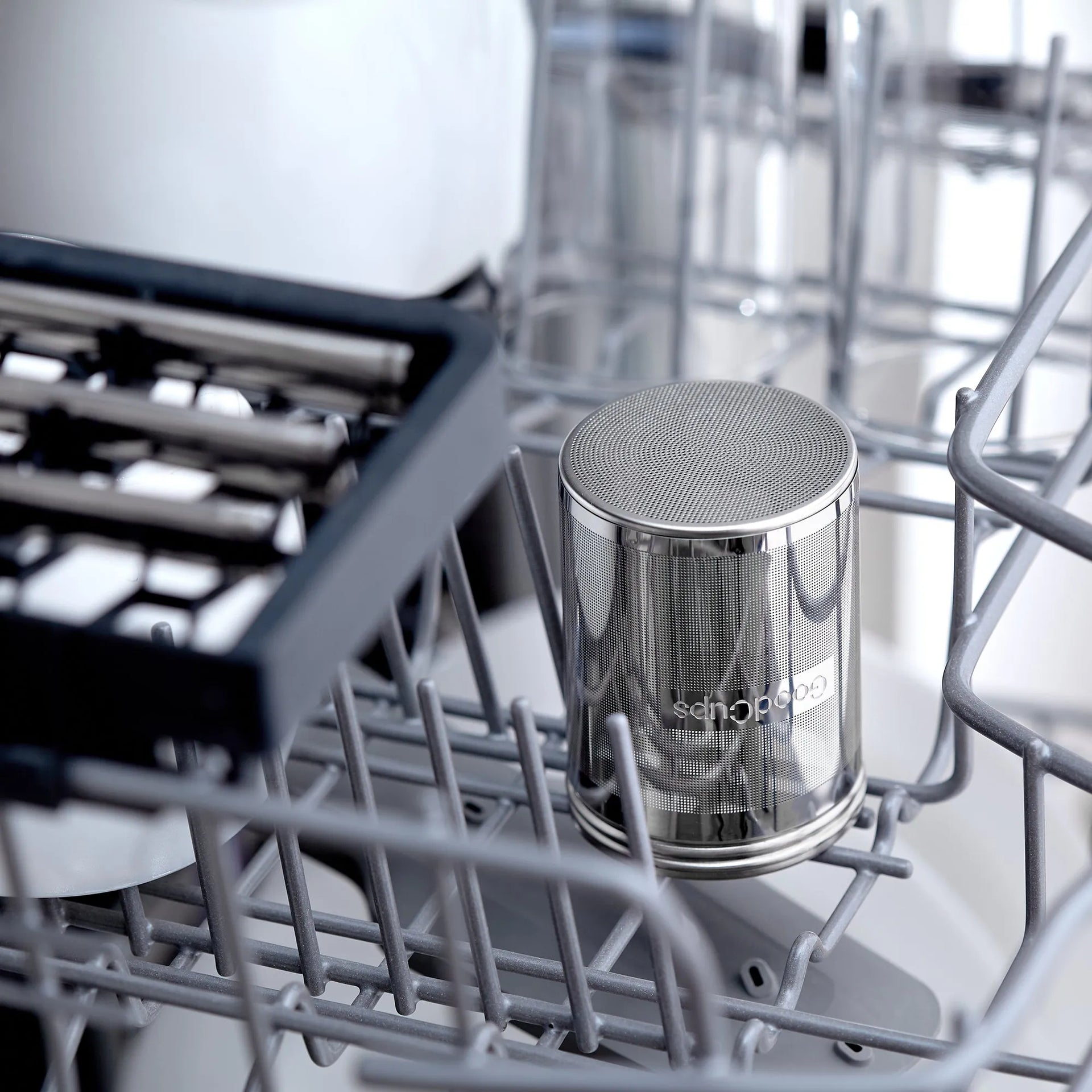 Stainless Steel Tea Infuser – Fine Mesh Loose Leaf Strainer with Lid & Chain | Medium